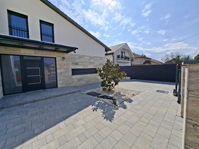 Eladó családi ház, Vecsésen 229 M Ft, 6 szobás