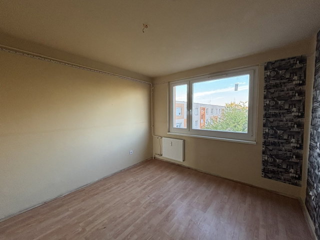 Eladó panellakás, Tiszaújvárosban, Árpád úton 27.9 M Ft