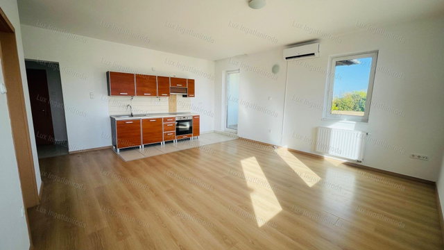 Kiadó téglalakás, albérlet, Komáromban 179 E Ft / hó, 2 szobás