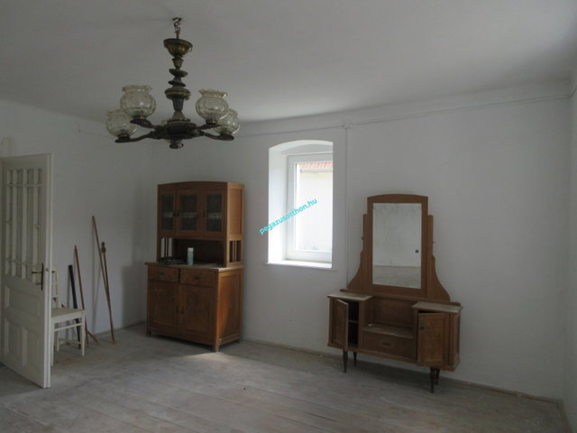 Eladó családi ház, Upponyon 17.9 M Ft, 3 szobás