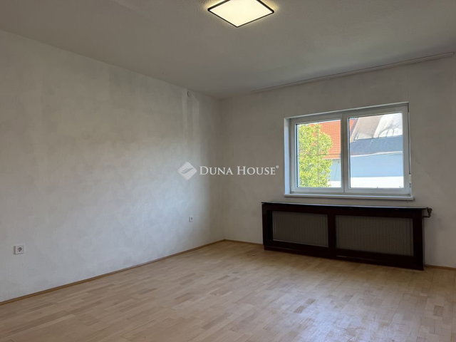 Kiadó téglalakás, albérlet, Sopronban 300 E Ft / hó, 3 szobás