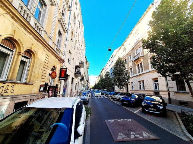 Eladó téglalakás, Budapesten, VI. kerületben 51 M Ft, 2 szobás