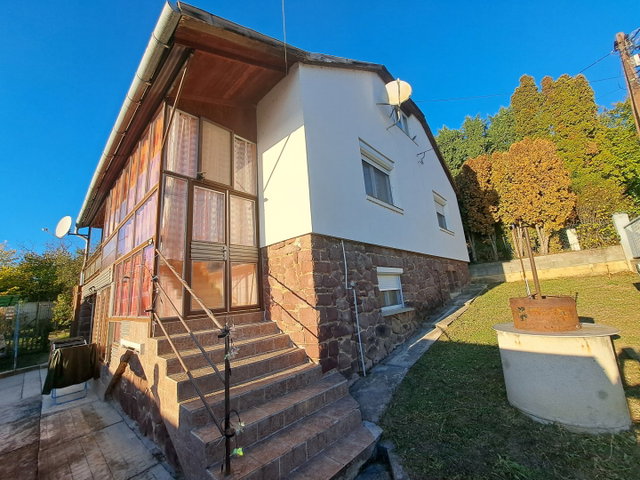 Eladó családi ház, Balatonfűzfőn 119.99 M Ft, 5 szobás