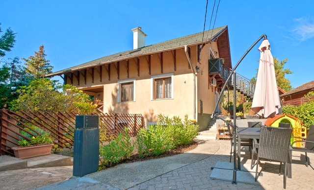 Eladó családi ház, Szentendrén 197.9 M Ft, 6 szobás