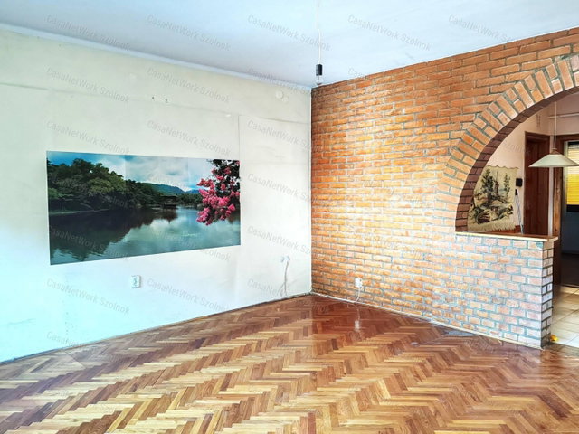 Eladó téglalakás, Szolnokon 36.5 M Ft, 1+2 szobás