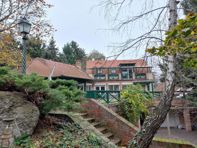 Eladó családi ház, Leányfaluban 390 M Ft, 13 szobás