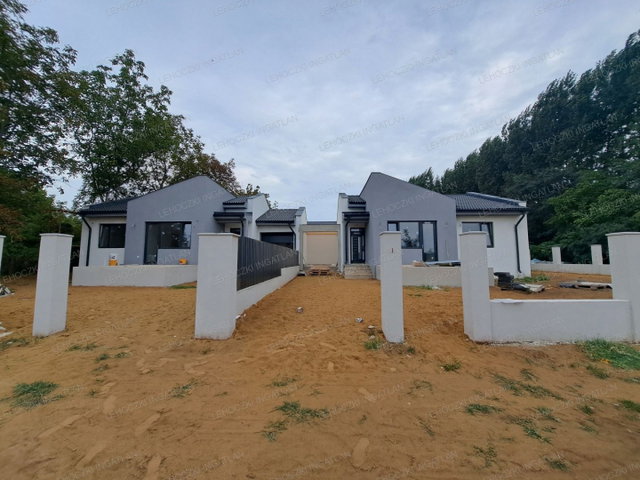 Eladó ikerház, Nyíregyházán 84.99 M Ft, 3 szobás