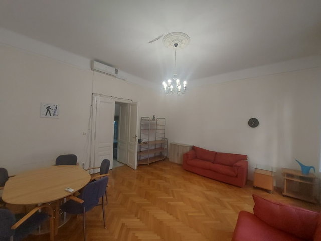 Eladó téglalakás, Budapesten, VI. kerületben, Nagymező utcában