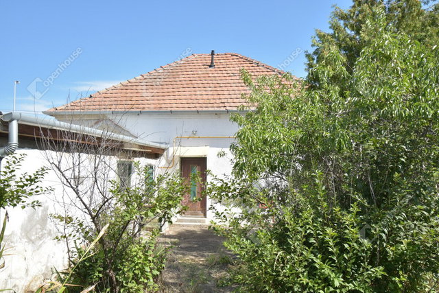 Eladó családi ház, Szegeden 69.9 M Ft, 2 szobás