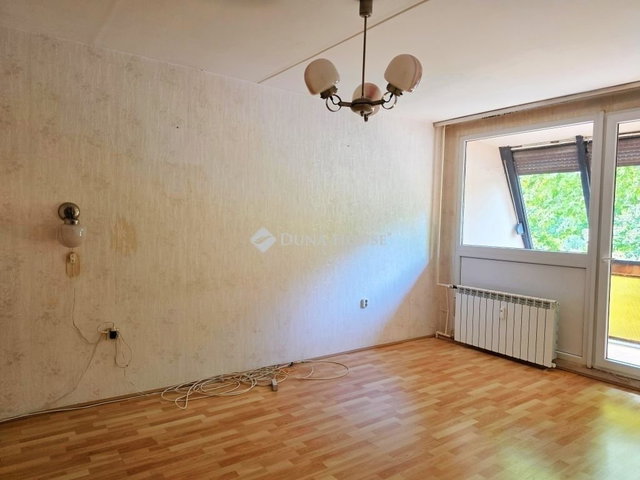 Eladó panellakás, Pécsett 42.9 M Ft, 2 szobás