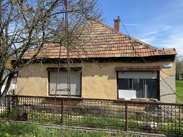 Eladó családi ház, Ácson 16.5 M Ft, 2 szobás