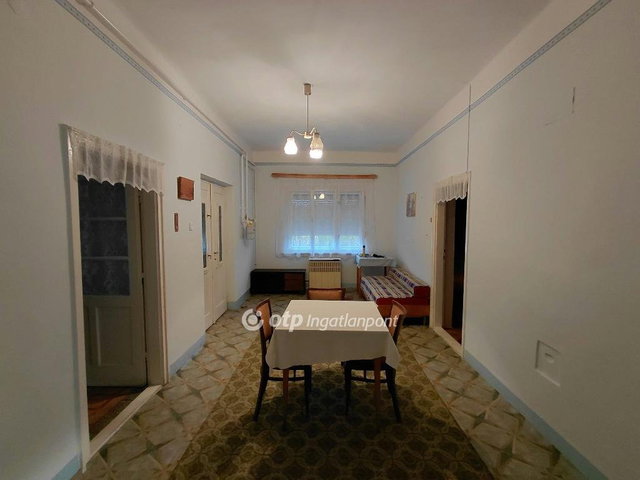 Eladó családi ház, Erdőtelken 20 M Ft, 2 szobás