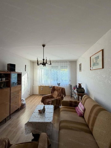 Eladó panellakás, Oroszlányban 32.99 M Ft, 2 szobás
