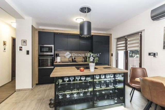 Eladó családi ház, Szombathelyen 102 M Ft, 4+2 szobás