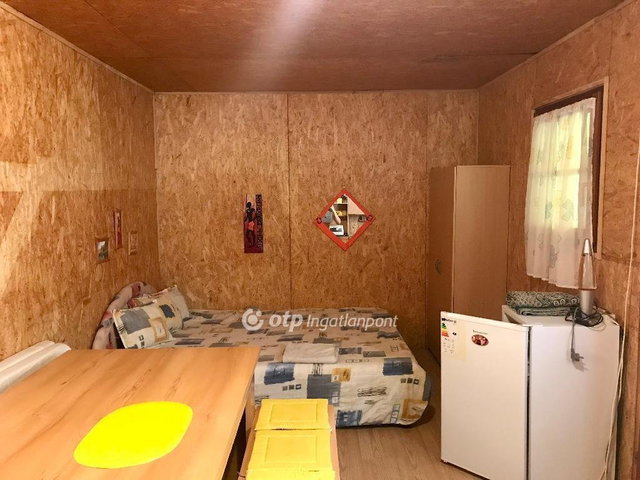 Eladó nyaraló, Balatonkeresztúron 34.9 M Ft, 1 szobás