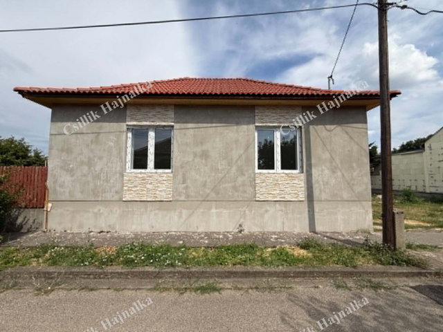 Eladó családi ház, Szolnokon 59 M Ft, 2 szobás