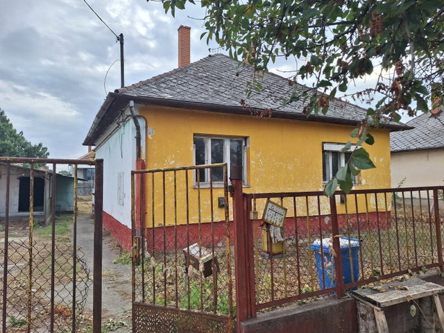 Eladó családi ház, Mindszenten, Árvíz utcában 11.9 M Ft