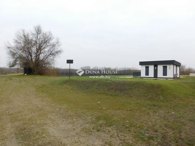 Eladó családi ház, Kecskeméten 250 M Ft, 2 szobás