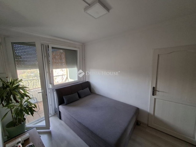 Eladó panellakás, Szegeden 62 M Ft, 3 szobás