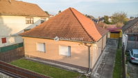 Eladó családi ház, Vácon 80 M Ft, 4 szobás