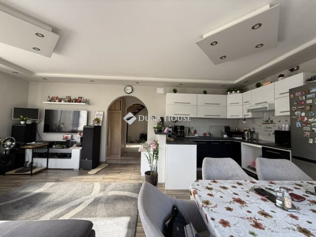 Eladó családi ház, Pécelen 89.9 M Ft, 4 szobás