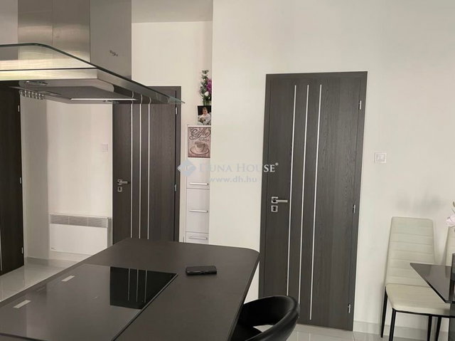 Eladó családi ház, Hódmezővásárhelyen 97.9 M Ft, 6 szobás