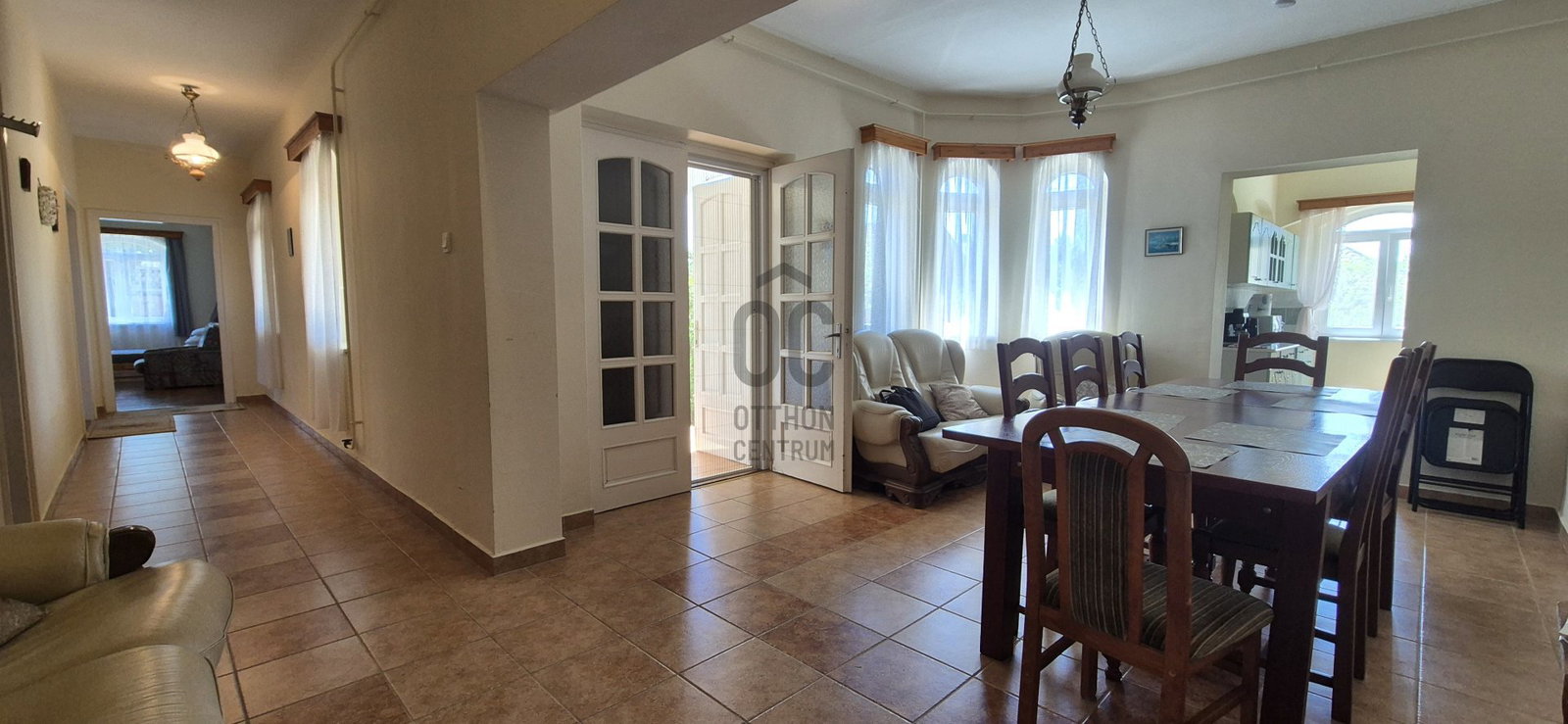 8 bed · 194m² · 117.000.000 ft