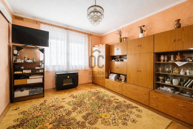 Eladó téglalakás, Székesfehérvárott 69.99 M Ft, 5 szobás