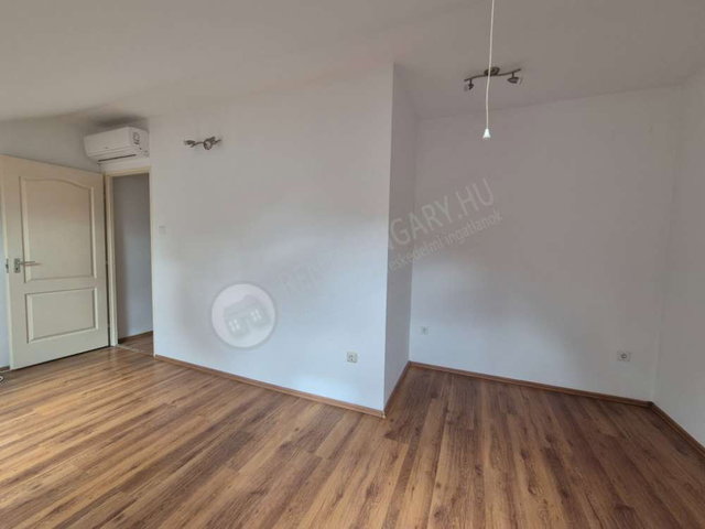 Kiadó téglalakás, albérlet, XV. kerületben, Bánk utcában