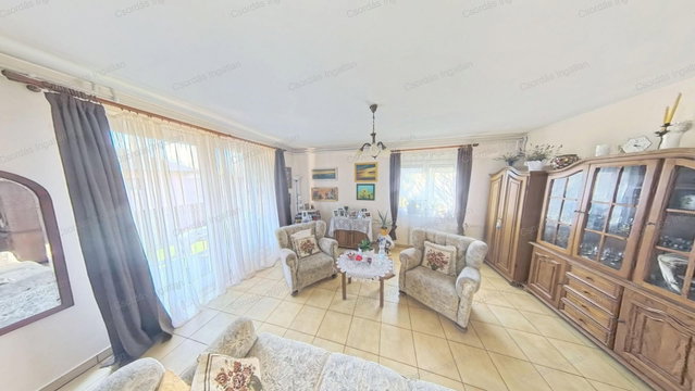 Eladó családi ház, Márkón 115 M Ft, 5 szobás