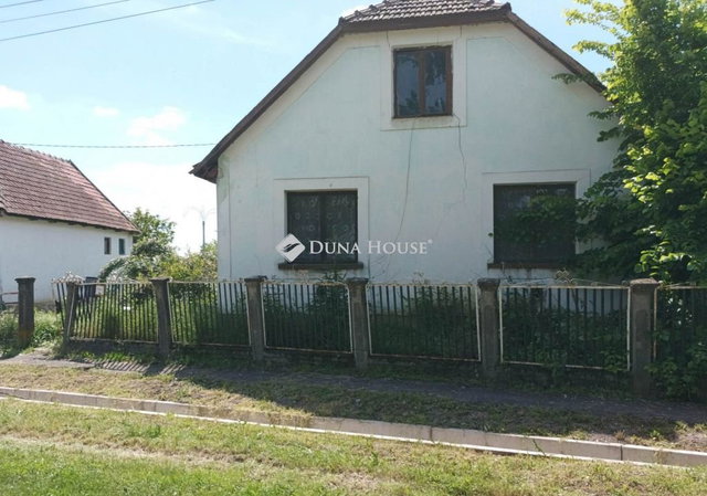Eladó családi ház, Csengerújfaluban 6.99 M Ft, 4 szobás