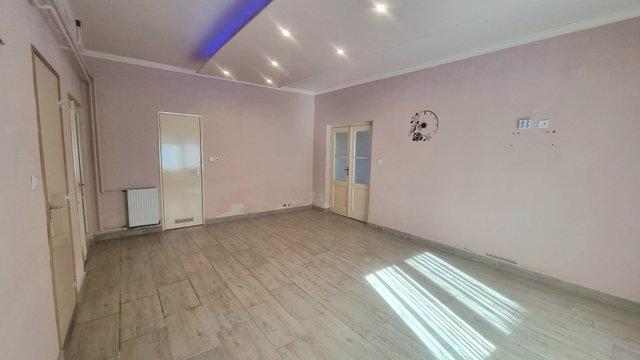 Eladó családi ház, Szegeden 83 M Ft, 4+4 szobás