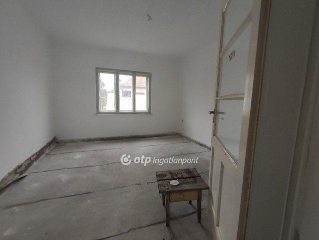 Eladó családi ház, Kiszomboron 29.9 M Ft, 3 szobás