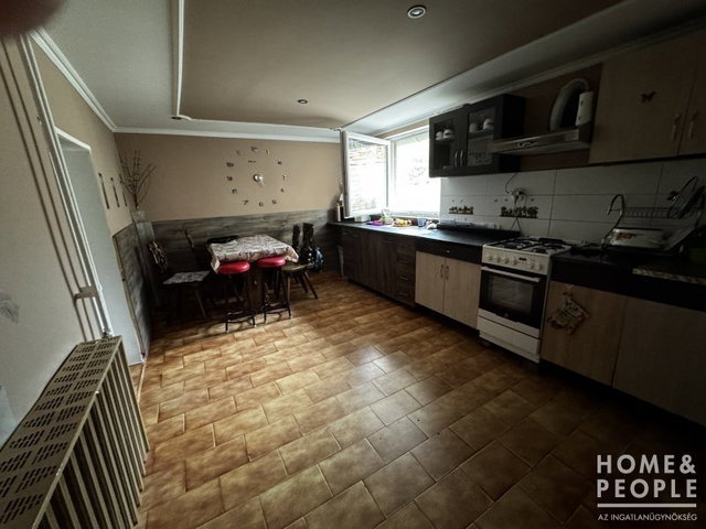 Eladó családi ház, Makón 22 M Ft, 3 szobás