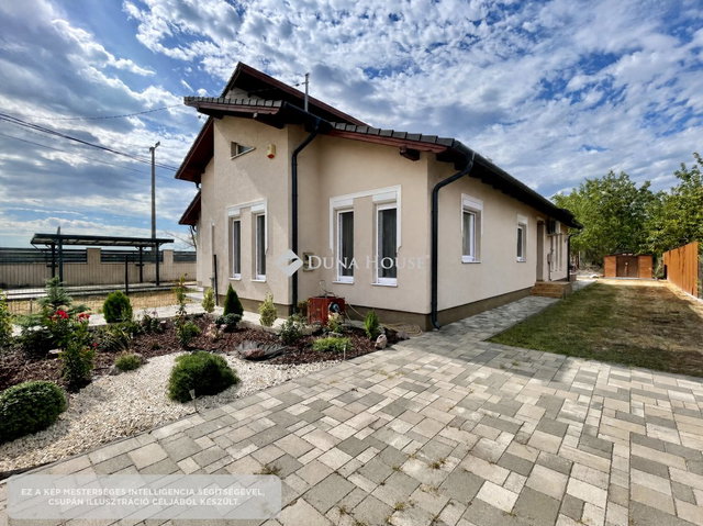 Eladó családi ház, Délegyházán 111 M Ft, 4 szobás