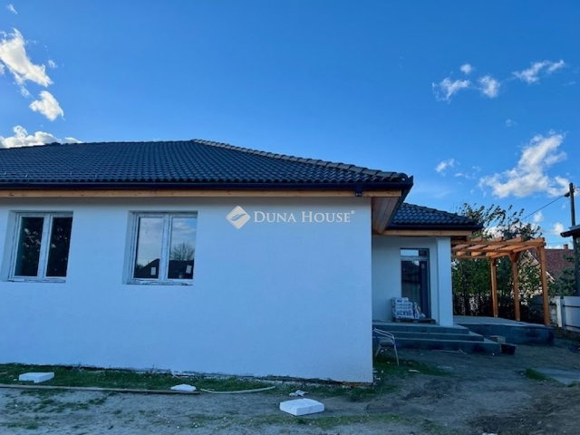 Eladó ikerház, Pilisen 68 M Ft, 4 szobás / költözzbe.hu