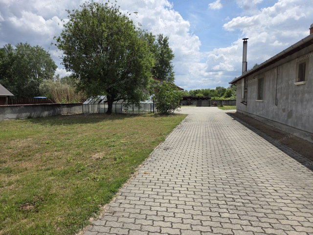 Eladó telek, Izsákon 15 M Ft / költözzbe.hu