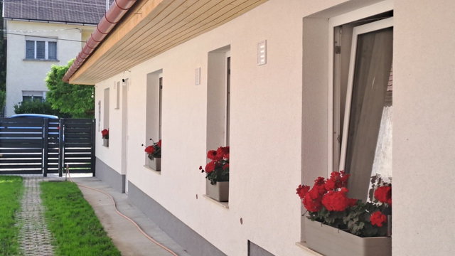 Eladó családi ház, Leányváron 89.8 M Ft, 5+1 szobás