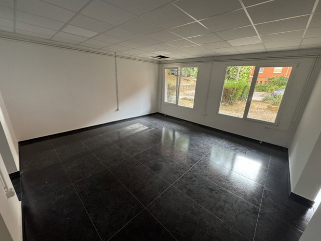 Eladó üzlethelyiség, Veszprémben 84.9 M Ft