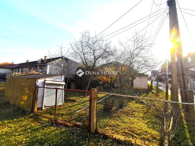Eladó családi ház, Csolnokon 29.99 M Ft, 2 szobás