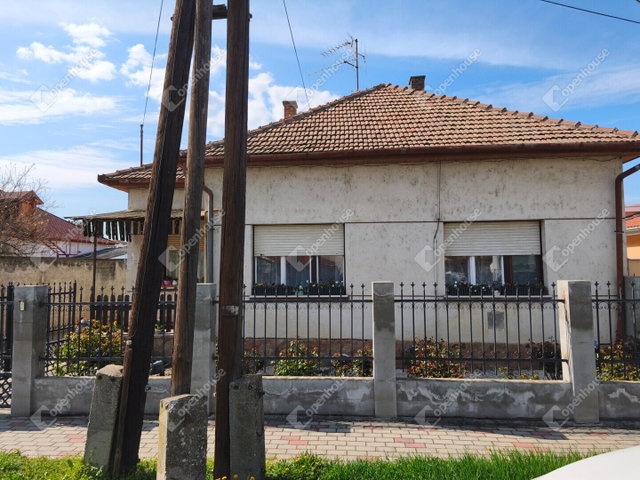Eladó családi ház, Makón 68 M Ft, 5 szobás