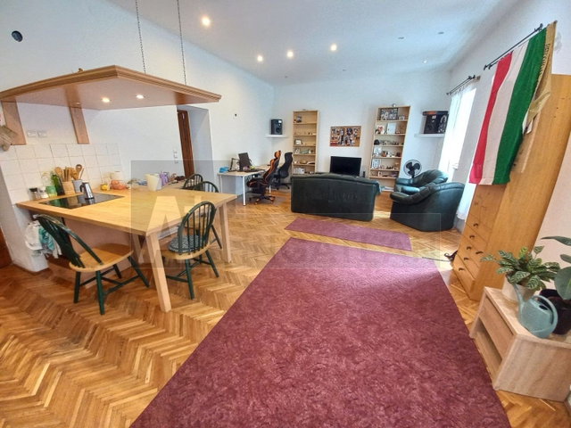 Kiadó téglalakás, albérlet, Szegeden 330 E Ft / hó, 4 szobás