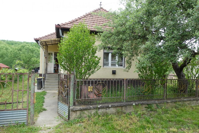 Eladó családi ház, Istenmezején 9.99 M Ft, 2 szobás