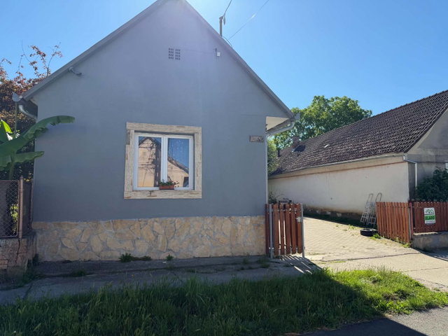 Eladó családi ház, Újpetrén 39.5 M Ft, 3 szobás