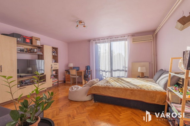 Eladó téglalakás, Szegeden 39.9 M Ft, 1 szobás
