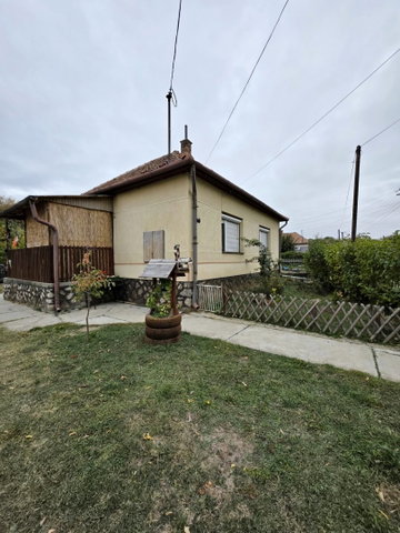 Eladó családi ház, Mosdóson 14.9 M Ft, 2+1 szobás