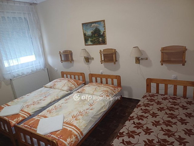 Eladó családi ház, Nagykanizsán 250 M Ft, 10 szobás