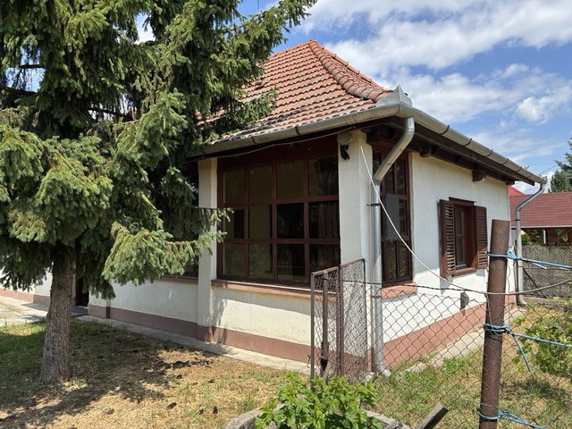 Eladó családi ház, Nemesbikken 15.5 M Ft, 2 szobás