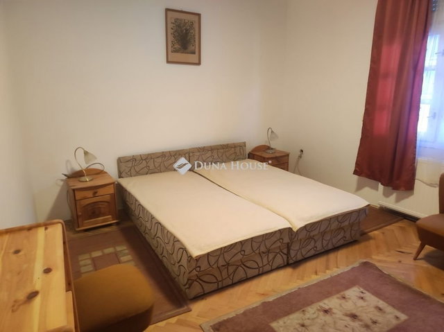 Kiadó téglalakás, albérlet, Pécsett 150 E Ft / hó, 1+1 szobás