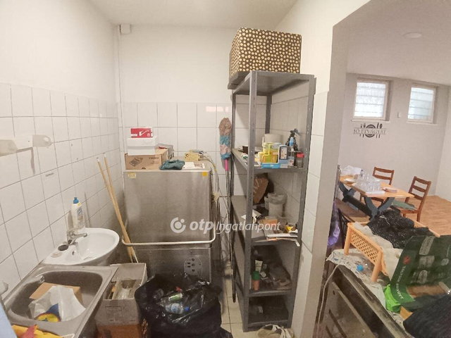 Eladó üzlethelyiség, Kisújszálláson 15.5 M Ft